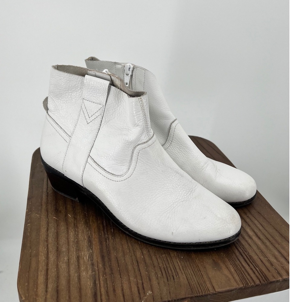Vionic White Leather Western Ankle Boots Pointed Toe Side Zip Size 8